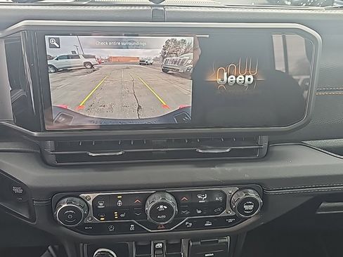 Used 2024 Jeep Gladiator Mojave w/ Safety Group image 21