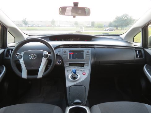 Used 2012 Toyota Prius Two FWD image 9