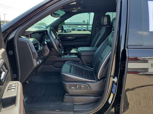 Used 2025 GMC Yukon XL AT4 Ultimate AWD/4WD image 16