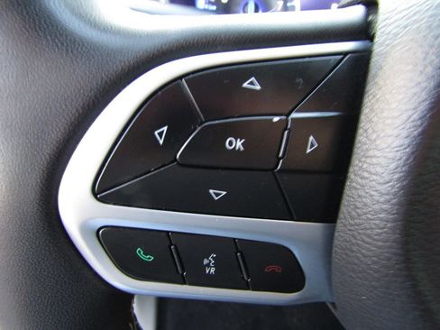 Used 2022 Chrysler Pacifica Touring-L FWD image 10