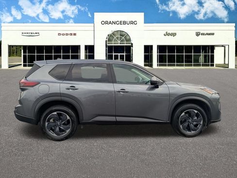 Used 2024 Nissan Rogue SV AWD/4WD image 9