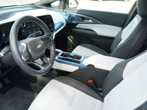 Used 2024 Chevrolet Equinox EV LT FWD image 9