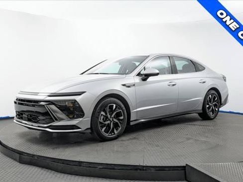 Used 2025 Hyundai Sonata SEL FWD image 2