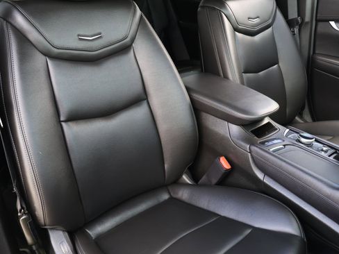 Used 2025 Cadillac XT6 Luxury image 23