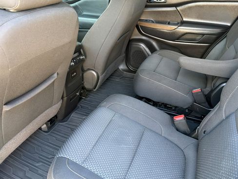 Used 2022 GMC Acadia SLE FWD image 13