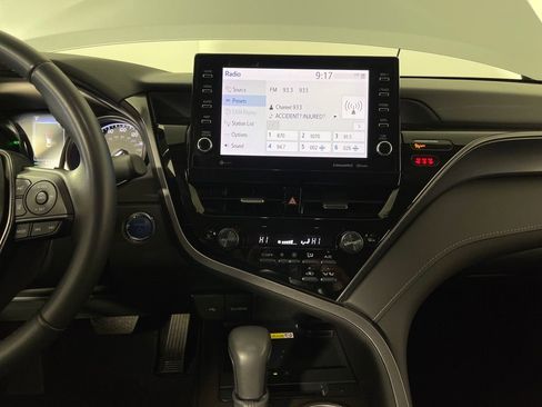 Used 2022 Toyota Camry SE image 16
