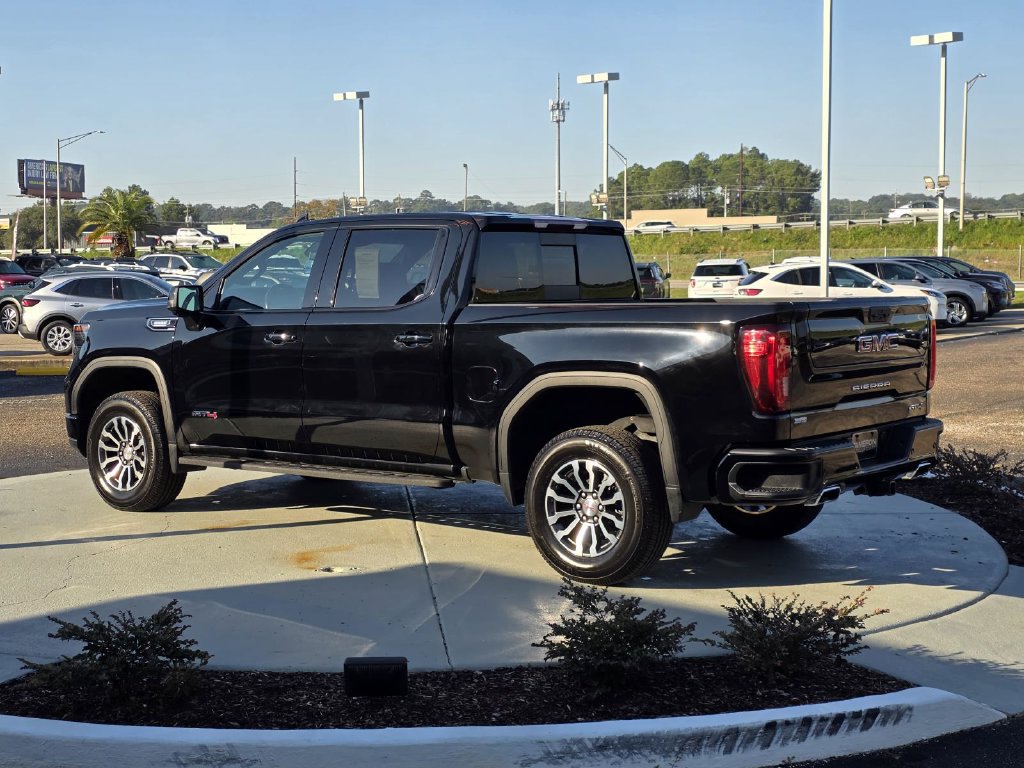 Used 2023 GMC Sierra 1500 AT4 w/ AT4 Preferred Package AWD/4WD image 4