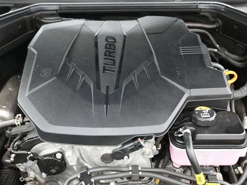Used 2024 Genesis G70 2.5T AWD/4WD image 40
