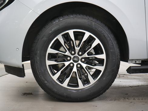 Used 2025 Ford Expedition Platinum AWD/4WD image 34