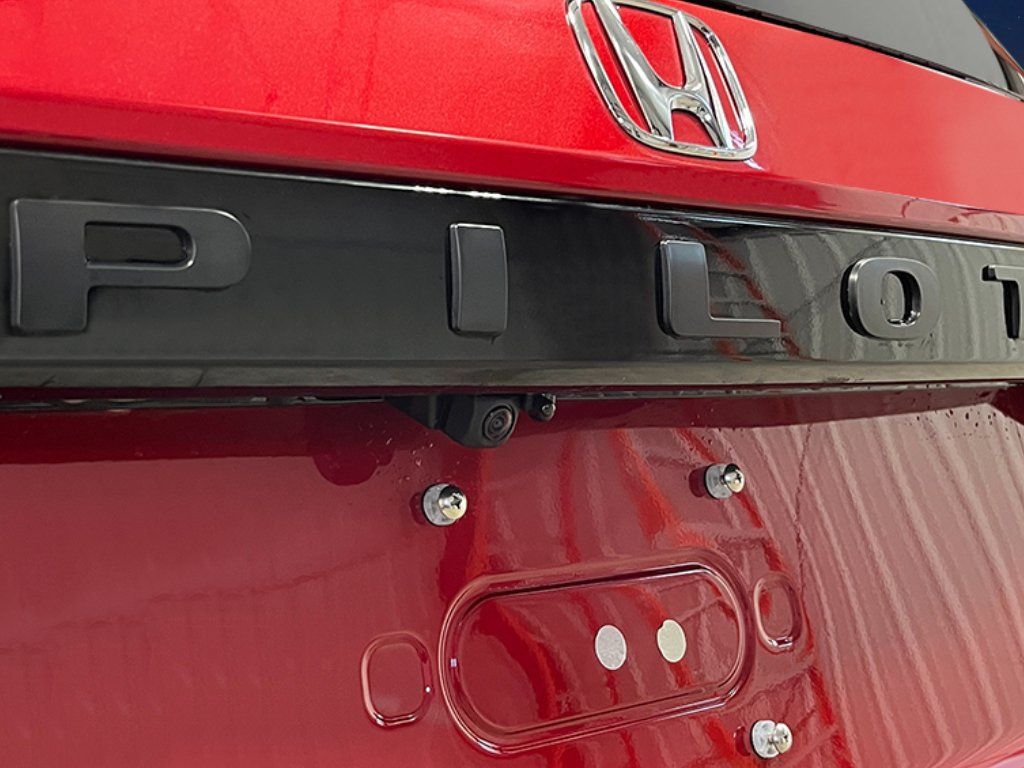 Used 2025 Honda Pilot Sport image 5