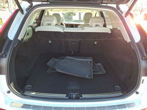 Certified 2023 Volvo XC60 B5 Plus w/ Climate Package image 29