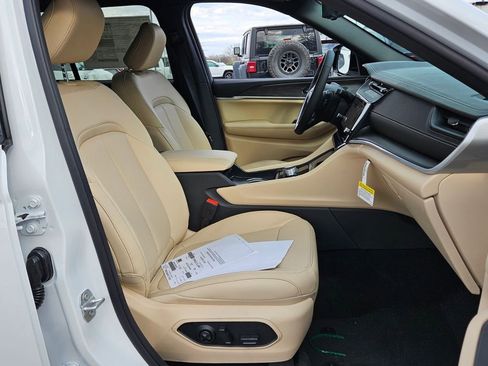 New 2026 Jeep Grand Cherokee Limited w/ Luxury Tech Group II image 15