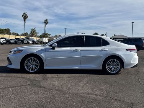 Used 2019 Toyota Camry XLE image 2