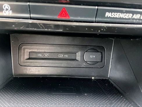 Used 2021 Volkswagen Atlas SEL Premium image 16