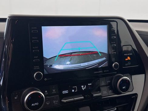 Used 2020 Toyota Highlander XLE AWD/4WD image 15