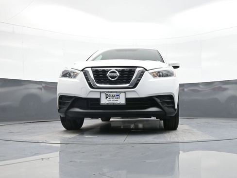 Used 2018 Nissan Kicks SV image 25