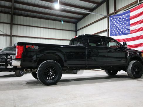 Used 2017 Ford F350 Lariat w/ Lariat Value Package AWD/4WD image 12