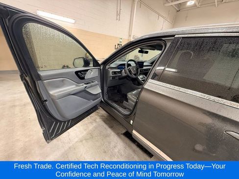 Used 2020 Lincoln Aviator Reserve w/ Equipment Group 202A image 7