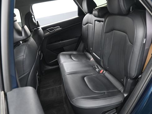 Used 2025 Kia Sportage EX image 30