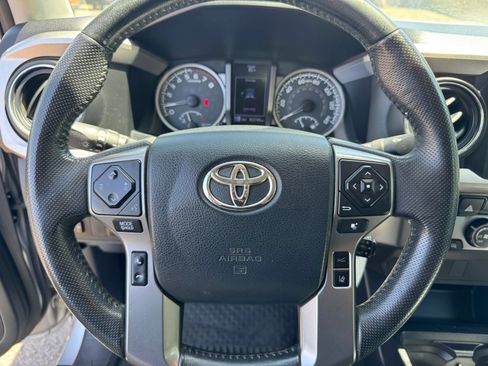 Used 2019 Toyota Tacoma SR5 RWD image 24