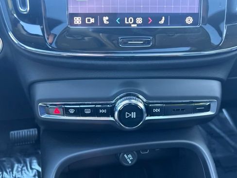 Certified 2025 Volvo XC40 B5 Plus AWD/4WD image 26