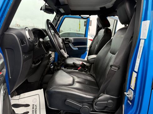 Used 2014 Jeep Wrangler Unlimited Rubicon w/ Dual Top Group image 10