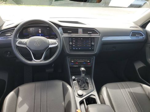 Certified 2023 Volkswagen Tiguan SE w/ Panoramic Sunroof Package AWD/4WD image 3
