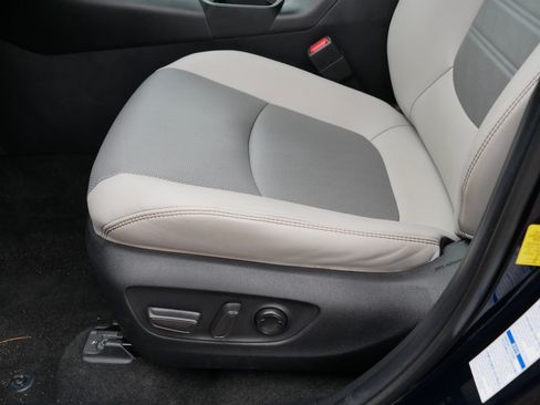 Used 2022 Toyota RAV4 Limited image 20