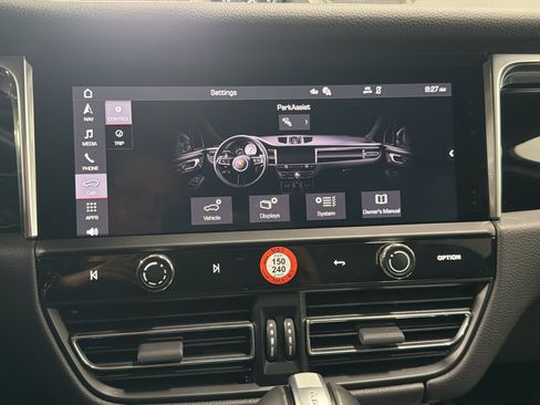 Certified 2026 Porsche Macan AWD/4WD image 28