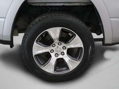 Used 2019 RAM 1500 Laramie AWD/4WD image 31