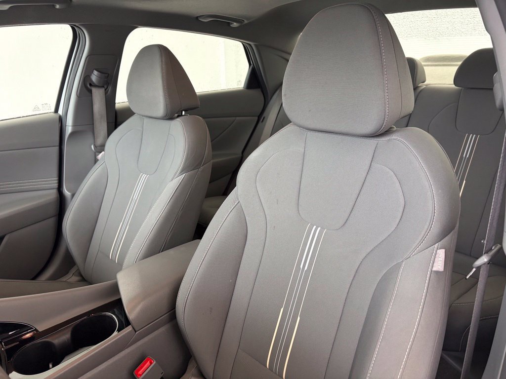 Used 2025 Hyundai Elantra SEL FWD image 28