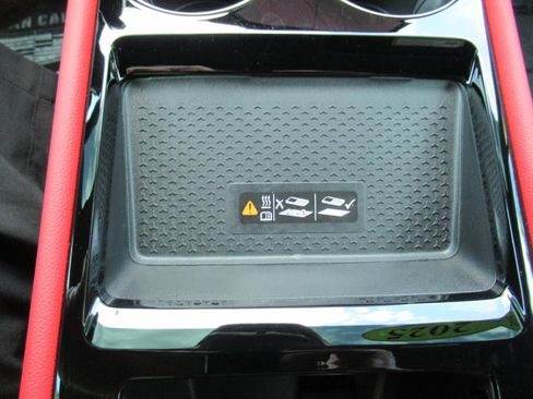 Used 2025 Chevrolet Blazer EV RS AWD/4WD image 28