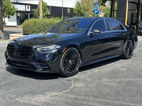 Used 2022 Mercedes-Benz S 500 4MATIC w/ AMG Line Package image 3