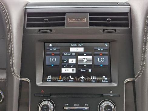 Used 2017 Lincoln Navigator Reserve image 27