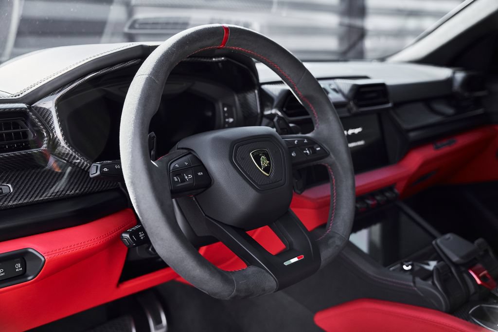 Used 2025 Lamborghini Urus SE AWD/4WD image 37