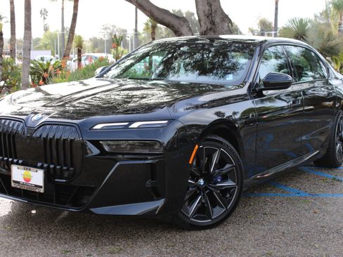 Used 2023 BMW 760i xDrive image 1