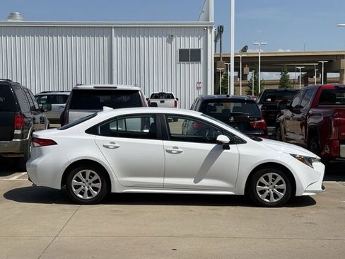 Used 2026 Toyota Corolla LE FWD image 3