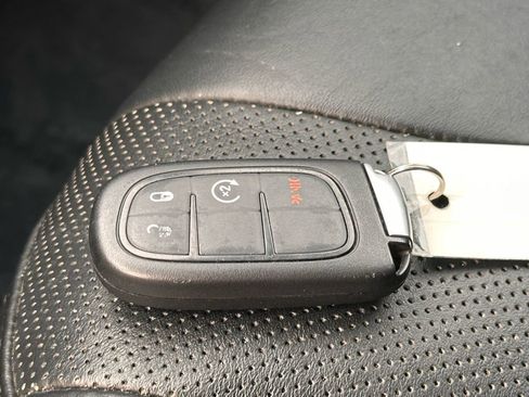 Used 2021 Jeep Cherokee Latitude Lux 80th Anniv w/ Quick Order Package 26U 80TH image 36