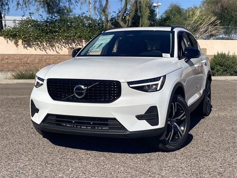 New 2026 Volvo XC40 B4 Core image 3