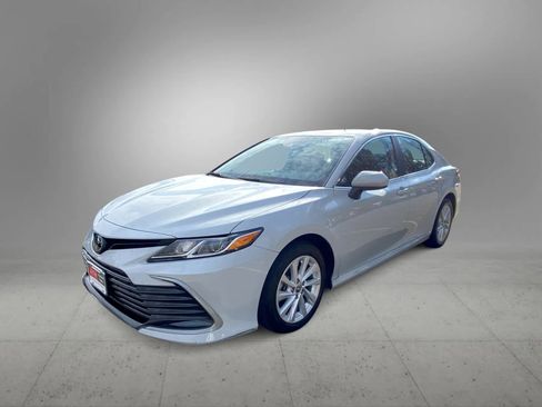 Used 2023 Toyota Camry LE image 8