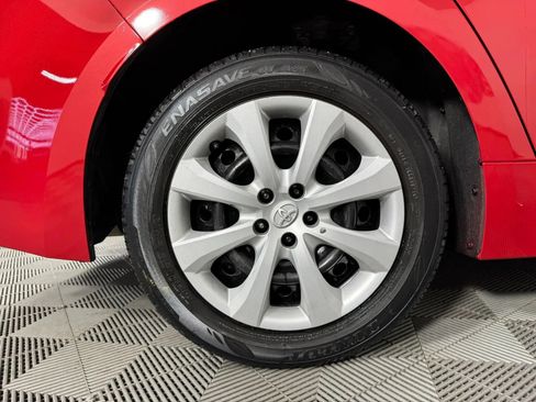 Used 2020 Toyota Corolla LE FWD image 40