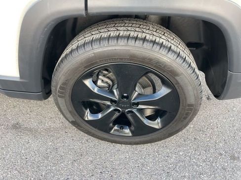 Used 2020 Jeep Compass Latitude AWD/4WD image 21