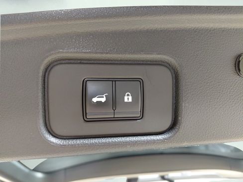 Used 2025 Nissan Pathfinder SL AWD/4WD image 18