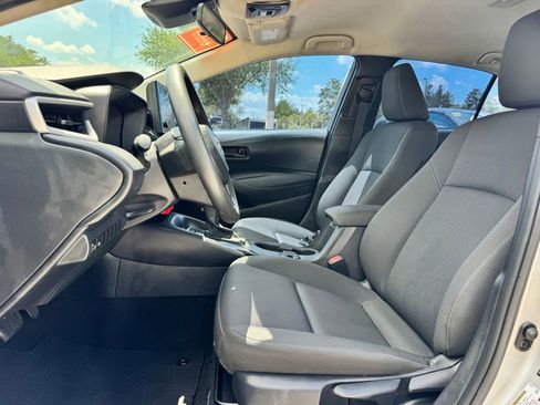 Used 2024 Toyota Corolla LE FWD image 5