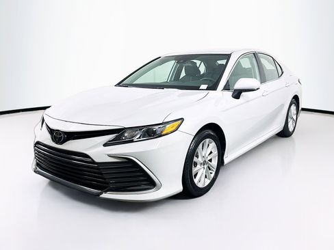Used 2024 Toyota Camry LE image 3