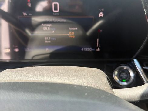 Used 2025 Chevrolet Trax RS FWD image 1