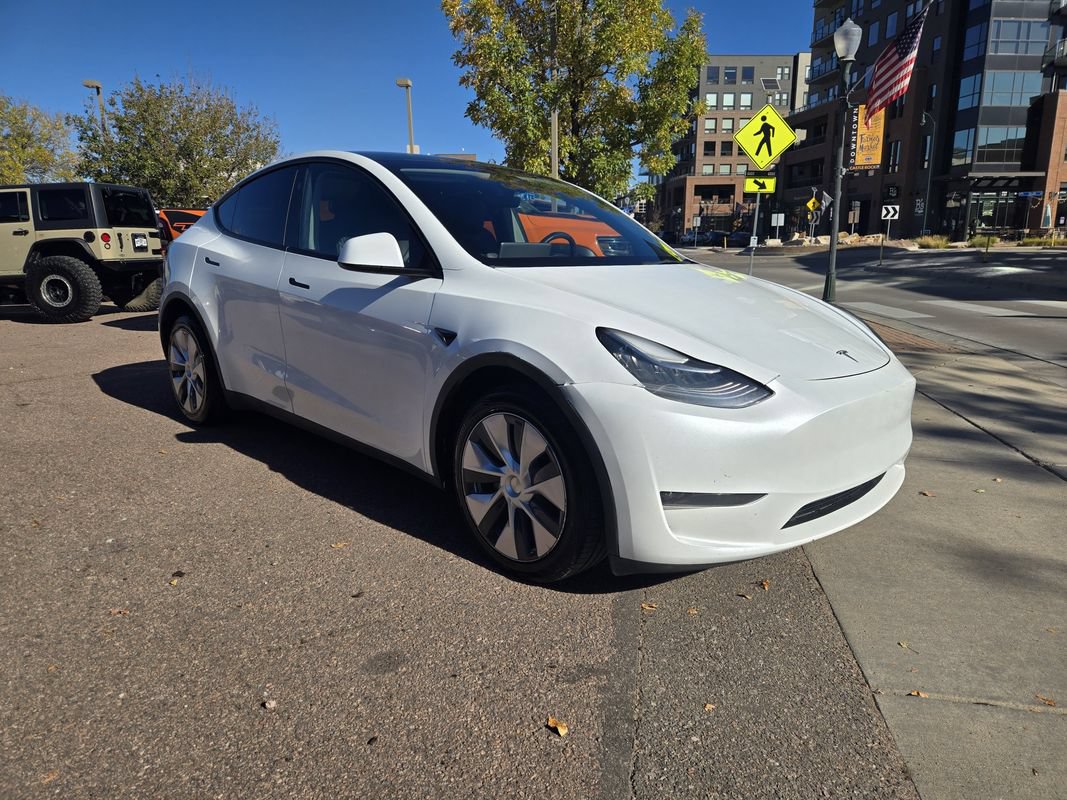 Used 2023 Tesla Model Y Long Range AWD/4WD image 2