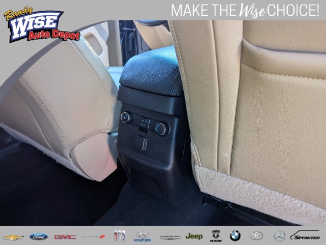 Used 2017 Ford Explorer XLT w/ Equipment Group 202A AWD/4WD image 22