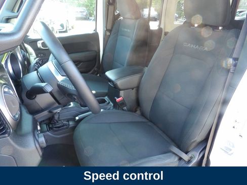 Used 2018 Jeep Wrangler Unlimited Sahara AWD/4WD image 10