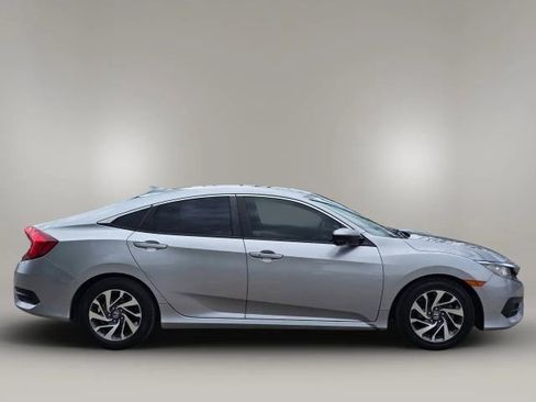 Used 2018 Honda Civic EX image 4